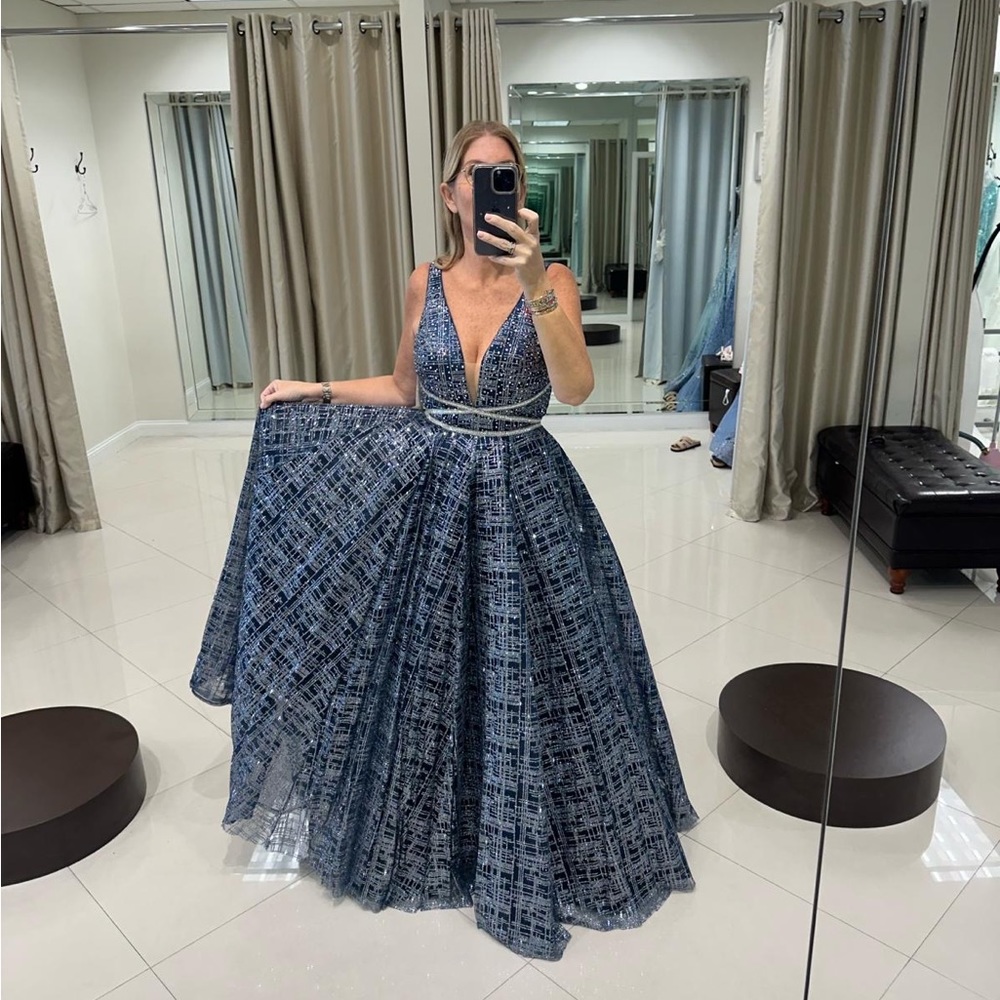 BEAUTIFUL CINDERELLA DRESS NAVY BOUE AND SILVER